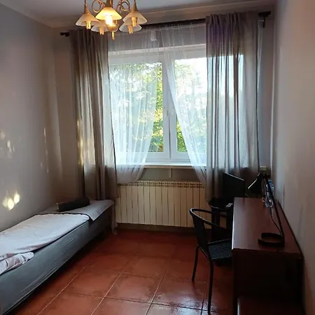 Pod świerkiem Hostel Swarzędz