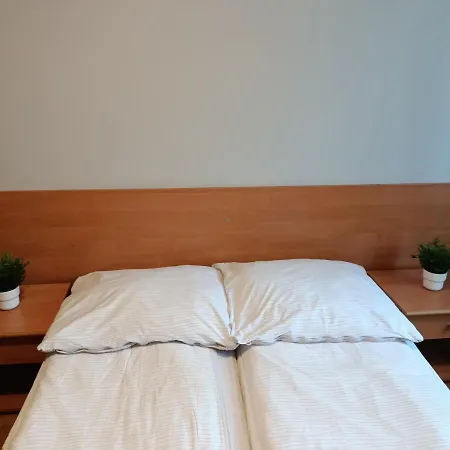 Pod świerkiem Hostel