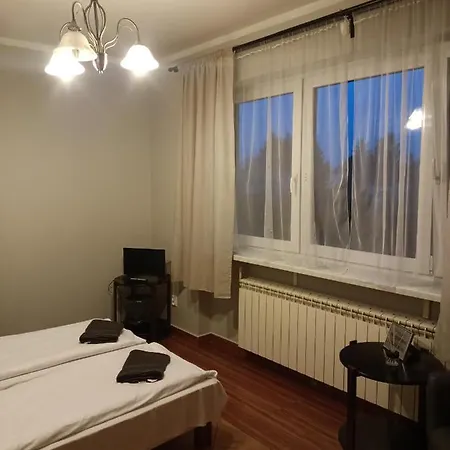 Pod świerkiem Hostel Swarzędz