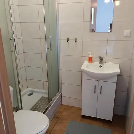 Pod świerkiem *