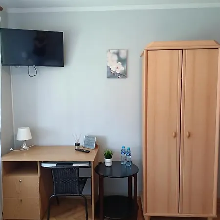 Pod świerkiem Hostel Swarzędz