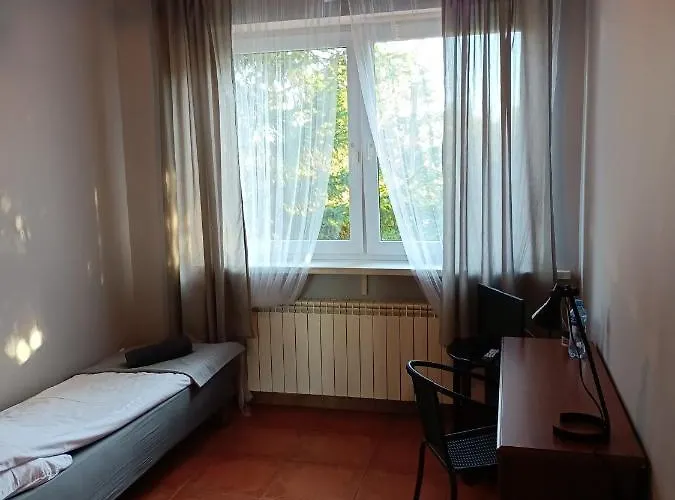 Pod Swierkiem Hostel Swarzędz