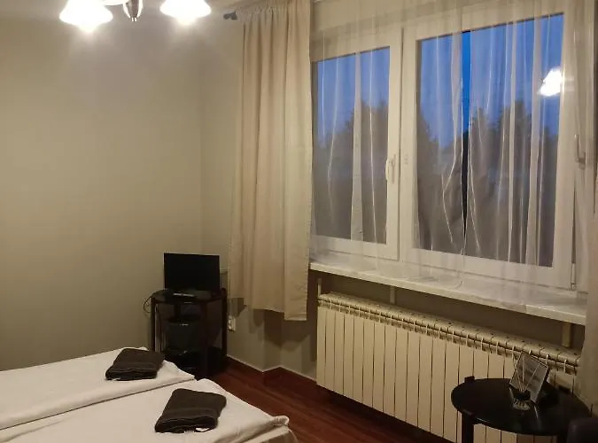 Pod Swierkiem Hostel Swarzędz