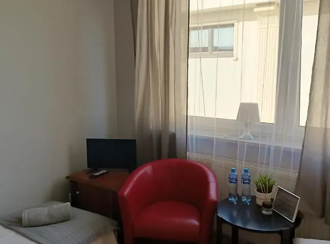 Pod Swierkiem Hostel Swarzędz