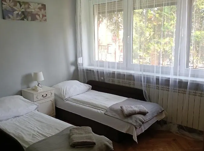 Pod Swierkiem Hostel *