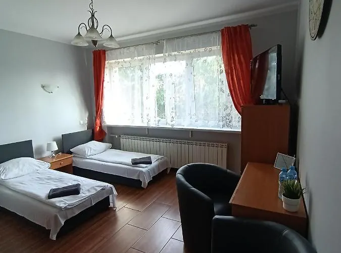 Pod Swierkiem Hostel *