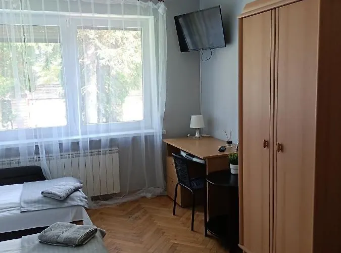 Pod Swierkiem Hostel *